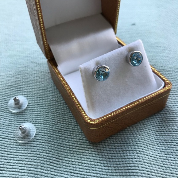 Simple Blue and Silver Crystal Set - Picture 2 of 6
